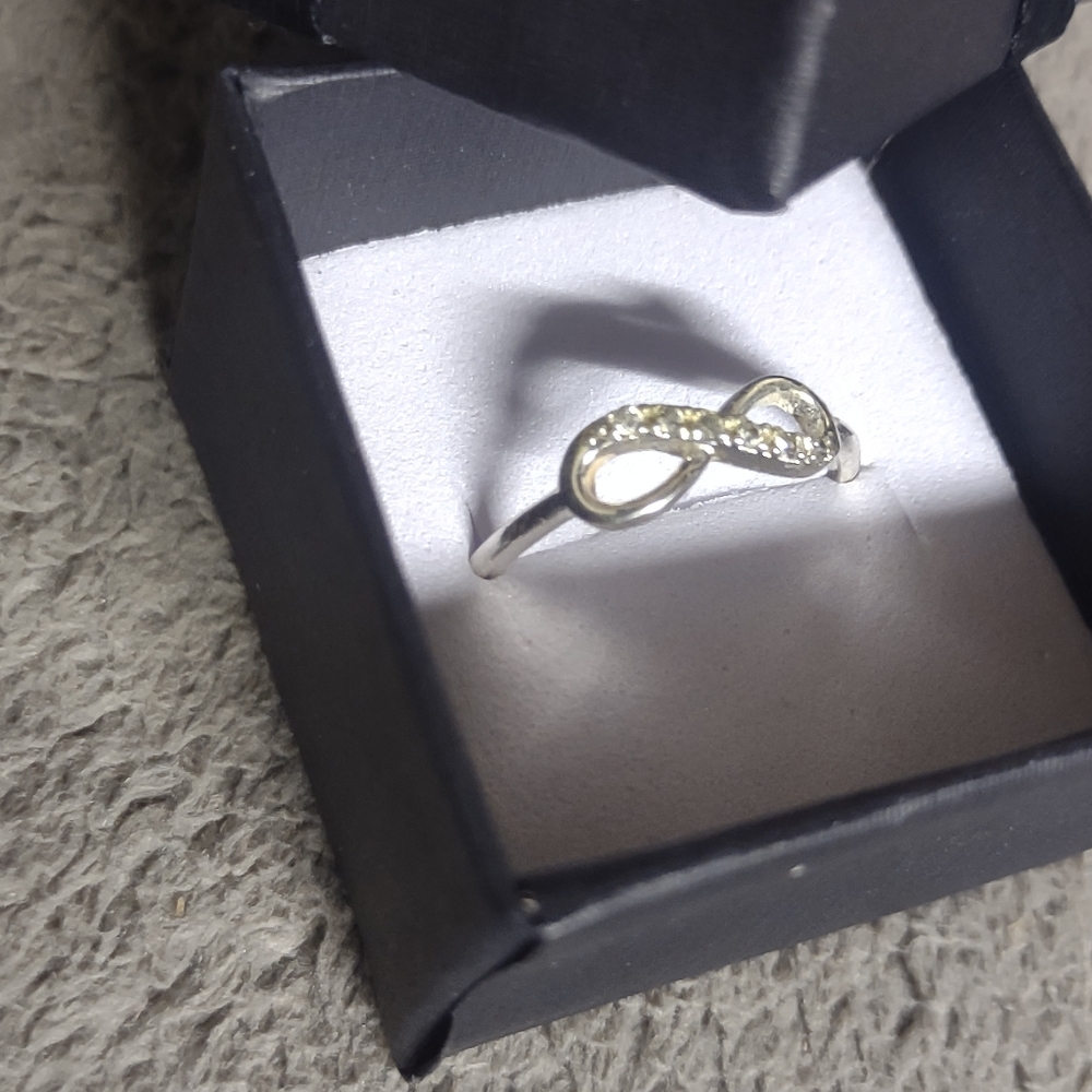 Vintage Silver Diamond Infinity Ring - image 4